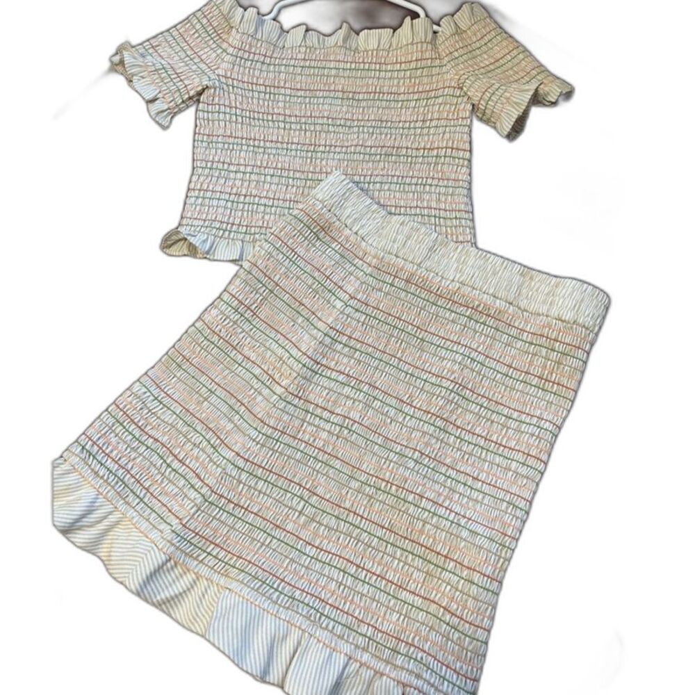 Storia 2 piece multi color tan smocked ruffled skirt and top size medium